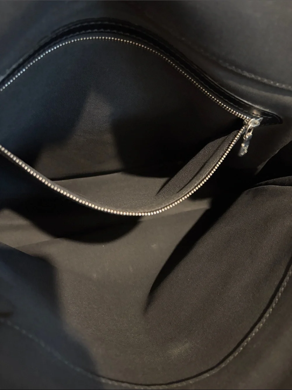 Louis Vuitton Viktor Taiga Leather/Nylon Dark Green LV Shoulder Bag